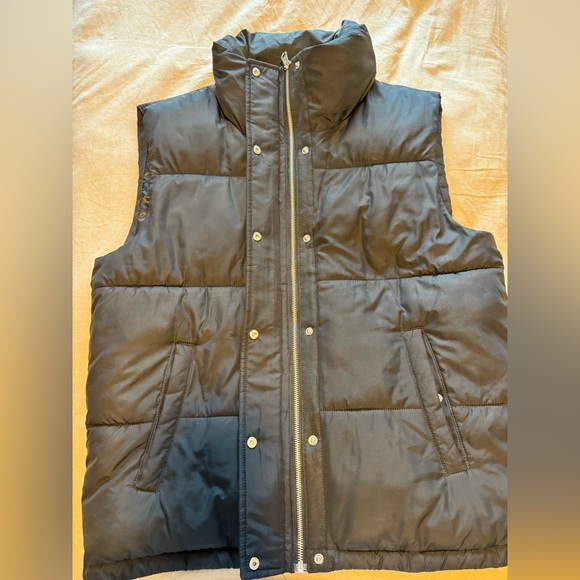 Abercrombie & Fitch Black Oversized Puffer Vest - Medium - Picture 5 of 6